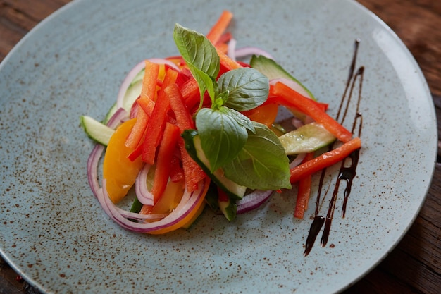 Concept de salade de légumes pour un repas savoureux et sain