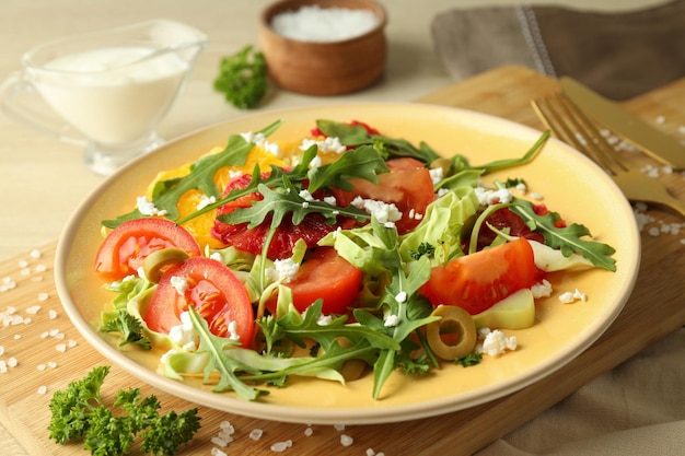 Concept de salade de nourriture savoureuse avec gros plan orange rouge
