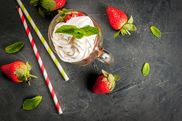 Concept de smoothie aux fraises