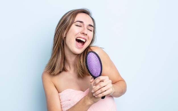 Concept de soins capillaires de jolie femme