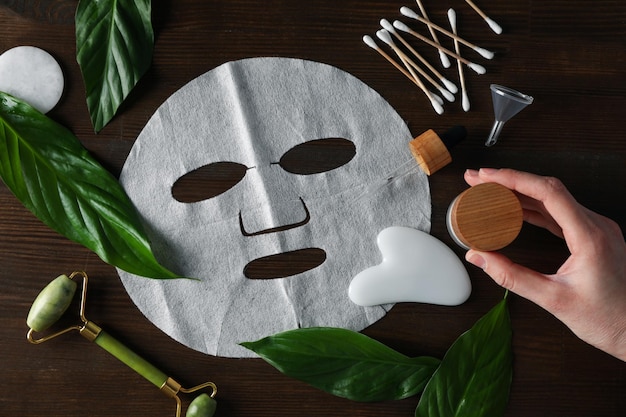 Photo concept de soins du visage et de la peau avec masque cosmétique
