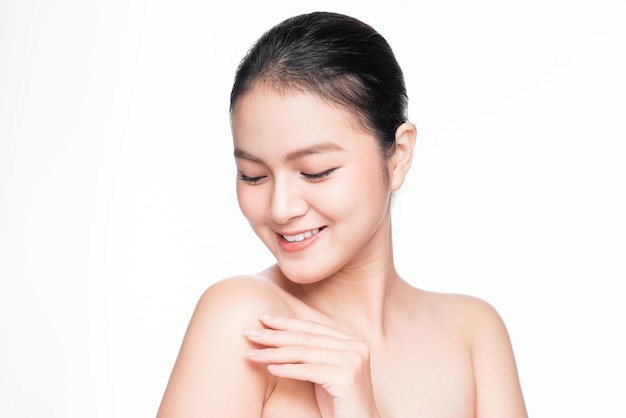 Concept de soins de la jeunesse et de la peau Beauté Spa Femme asiatique avec une peau parfaite Portrait