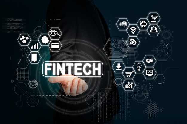 Concept de technologie financière Fintech Personne d'affaires détenant la forme fintech et la technologie d'icône