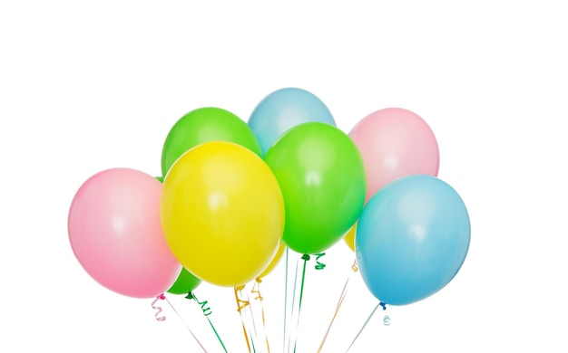 concept de vacances, d'anniversaire, de fête et de décoration - bouquet de ballons d'hélium colorés gonflés