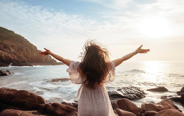 Un concept de vacances féminines de voyage heureux