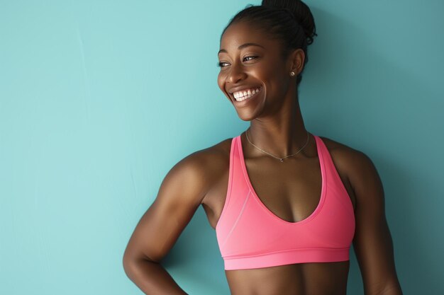 Un concept de vie de fitness d'une femme afro souriante