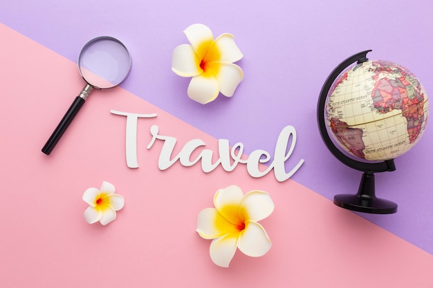 Concept de voyage avec fleurs et globe