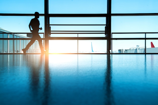 Concept de voyage, les gens à l'aéroport.