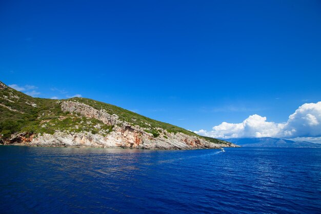 Concept de voyage et de tourisme Grottes bleues sur l'île de Zakynthos en Grèce