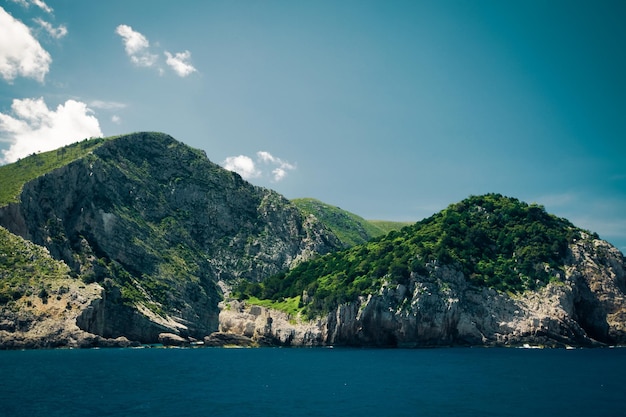 Concept de voyage et de tourisme Grottes bleues sur l'île de Zakynthos en Grèce