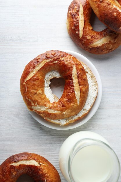 Concept de vue de dessus de bagel de nourriture savoureuse