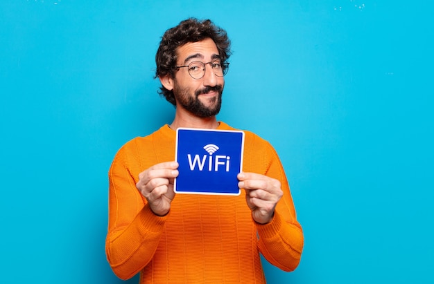 Concept de wifi gratuit jeune homme barbu