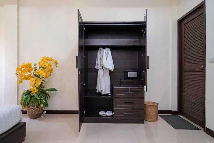 Photo la conception intérieure de la maison, de la maison, de l'appartement et de la villa comprend une armoire dans la chambre