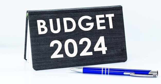Conception de planification et d'allocation budgétaire pour l'année 2024 Espace de copie de fond gris Utilisation pour bannière et présentation