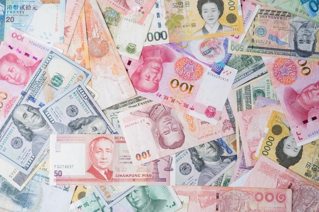 La conception à plat de divers billets de banque internationaux comprend le Dollar Yuan Baht Won pour l'échange de devises et le concept de trading forex