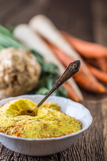 Condiment d'épices assaisonnement Vegeta aux légumes déshydratés et sel sans glutamate