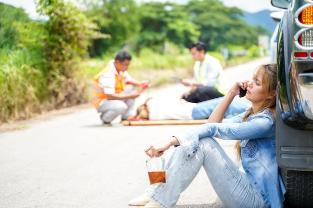 Une conductrice qui a bu de l'alcool et qui a eu un accident a percuté quelqu'un sur la route