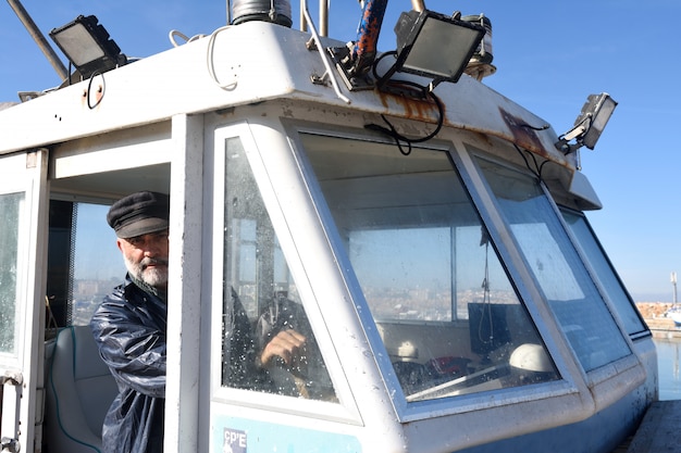 Conduire un bateau de pêche