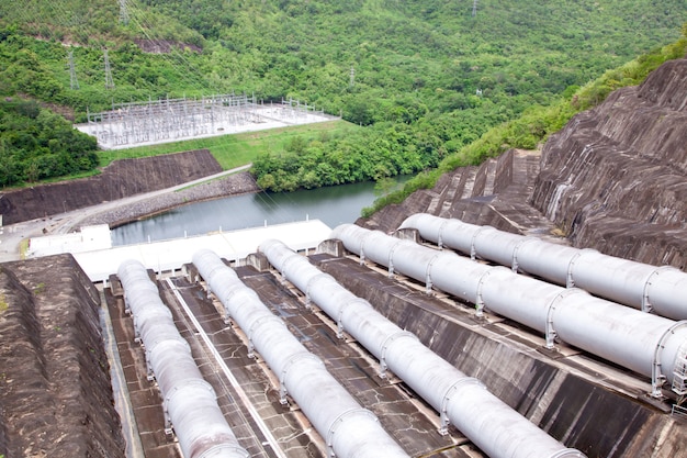 Conduite d&#39;eau d&#39;une centrale hydroélectrique