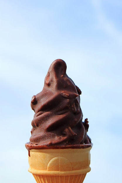 Cône de cearm glacé au chocolat