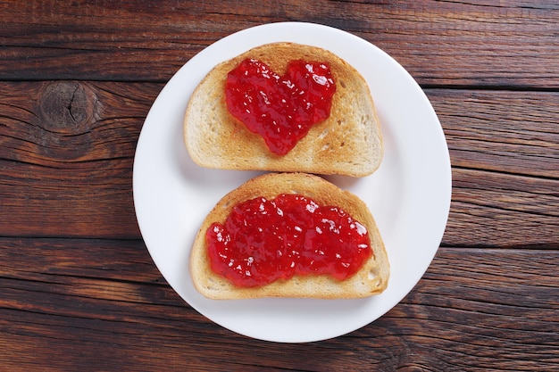 Confiture de baies sur pain