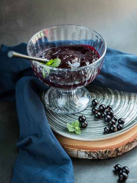 Confiture de cassis et baies