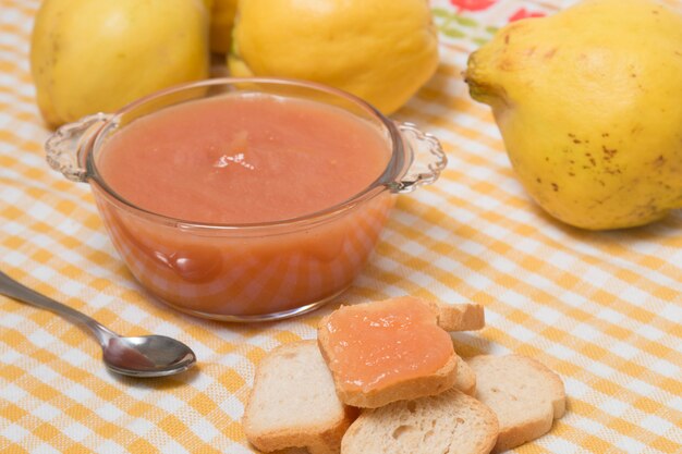 Confiture de coings traditionnelle