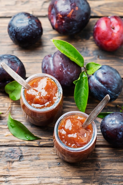 Confiture d'été aux prunes rouges