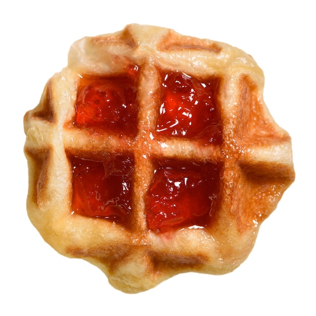 Confiture de fraise gaufre isolé sur fond blanc