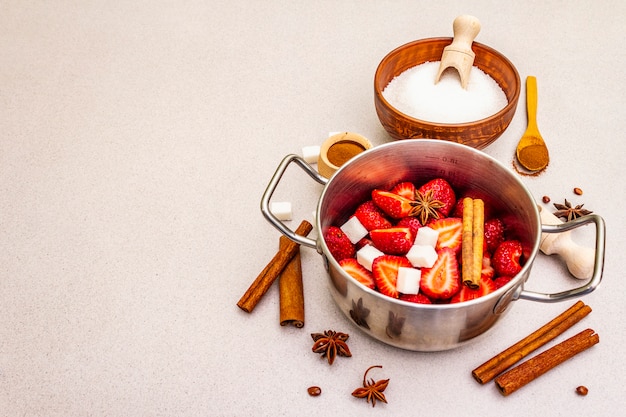 Confiture De Fraise. Ingrédients Pour Faire Un Dessert Sucré Fait Maison