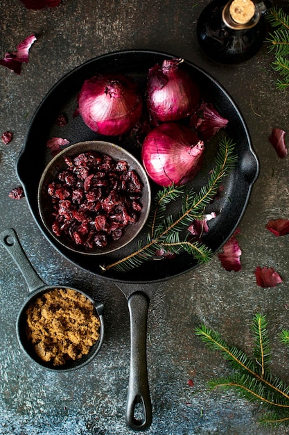 Confiture d'oignons et de canneberges frais faits maison