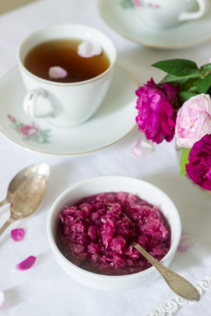 Confiture des pétales de la rose de Damas