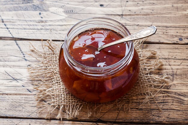 Confiture De Poires Maison Dans Un Bocal Et Poires Fraîches