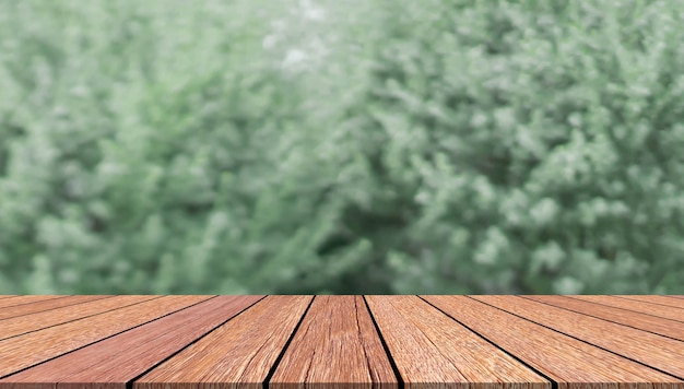 congé vert floue avec fond de table en bois