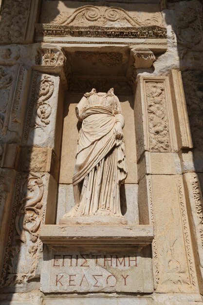 La connaissance d'Episteme Statue dans l'ancienne ville d'Ephèse Selcuk Izmir Turquie