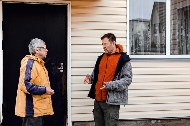 Connaître les voisins dans les maisons de campagne du village