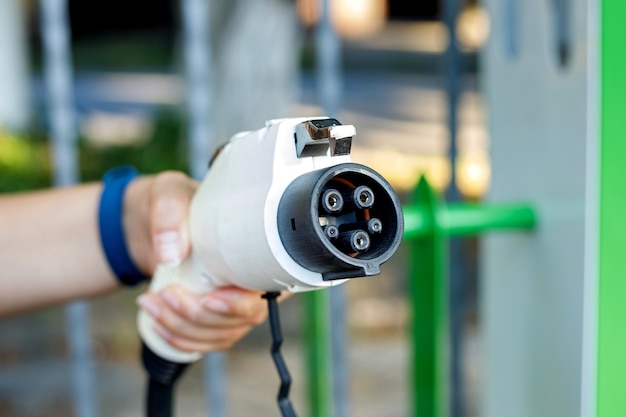 Connecteur pour recharger les voitures électriques dans le parking