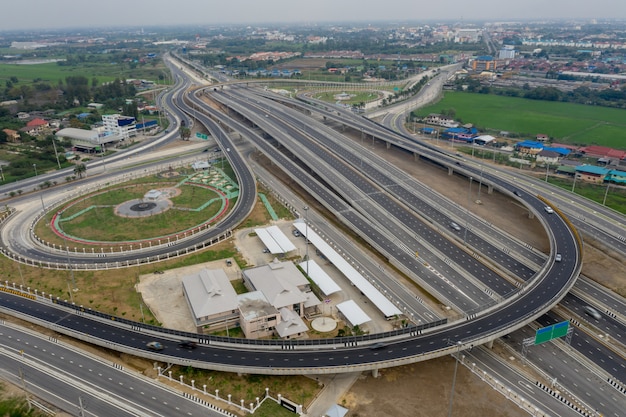 connexions autoroutes de construction pour les activités de transport et de logistique