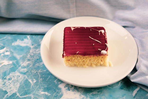 Conseil avec un délicieux gâteau sur table