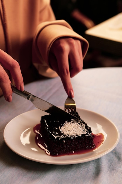 Conseil avec un délicieux gâteau sur table