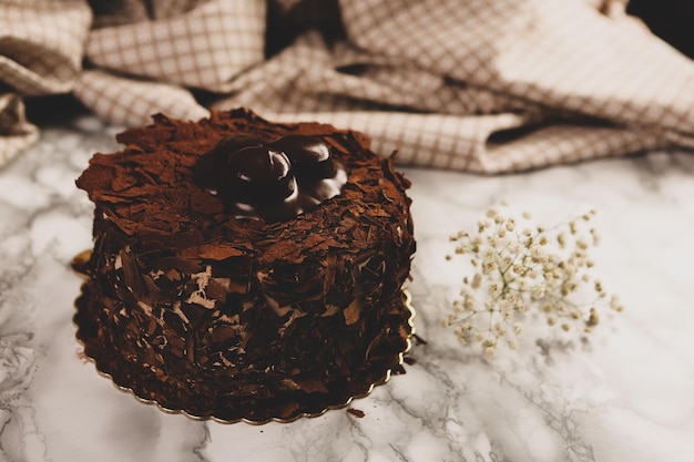 Conseil avec un délicieux gâteau sur table