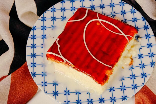 Conseil avec un délicieux gâteau sur table