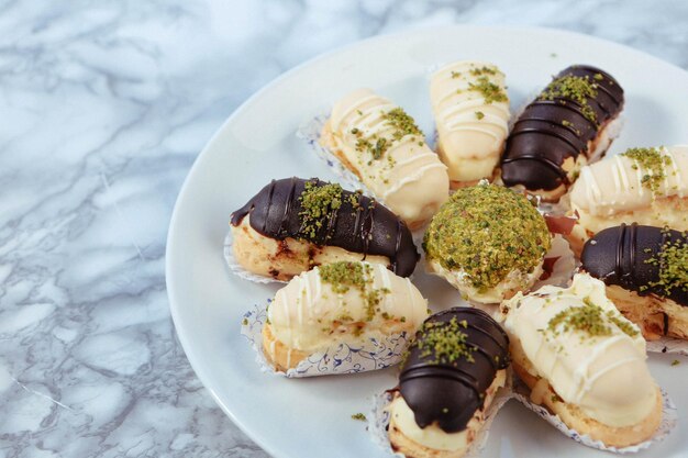 Conseil avec un délicieux gâteau sur table