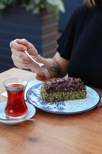 Conseil avec un délicieux gâteau sur table