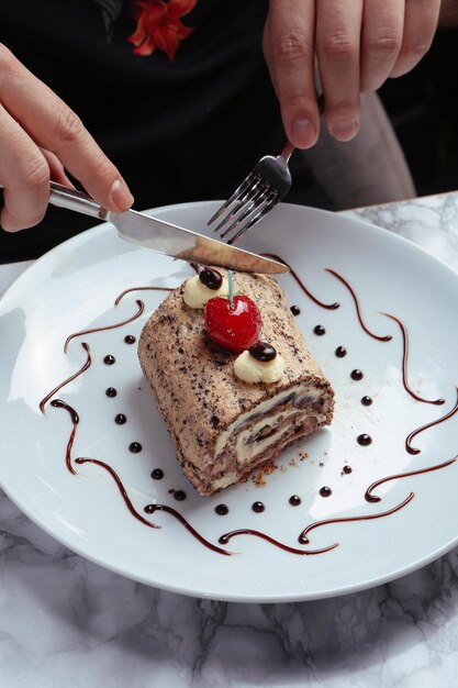 Conseil avec un délicieux gâteau sur table