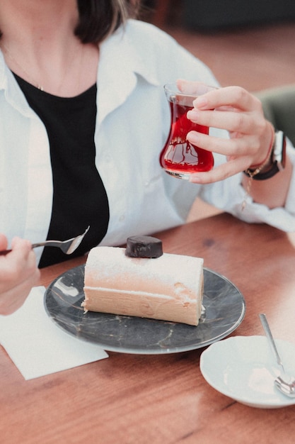 Conseil avec un délicieux gâteau sur table