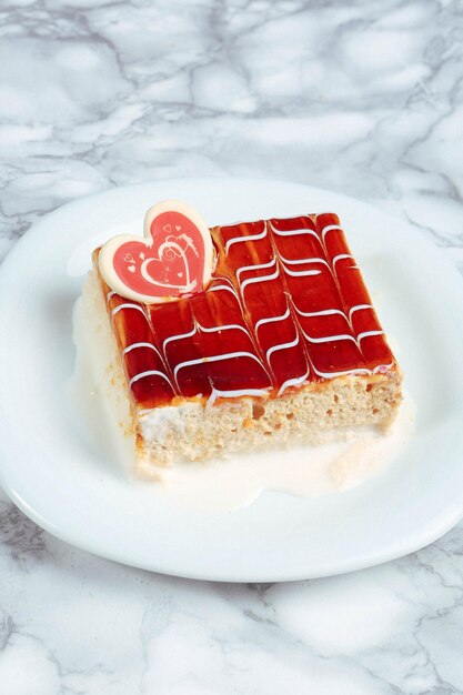 Conseil avec un délicieux gâteau sur table