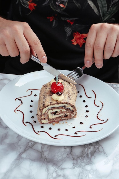 Conseil avec un délicieux gâteau sur table