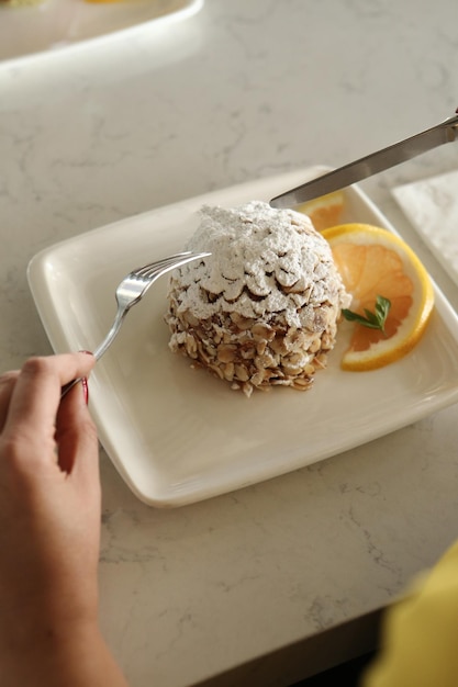 Conseil avec un délicieux gâteau sur table