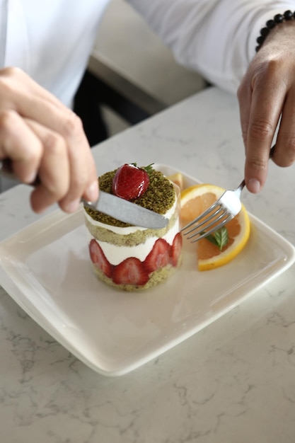 Conseil avec un délicieux gâteau sur table